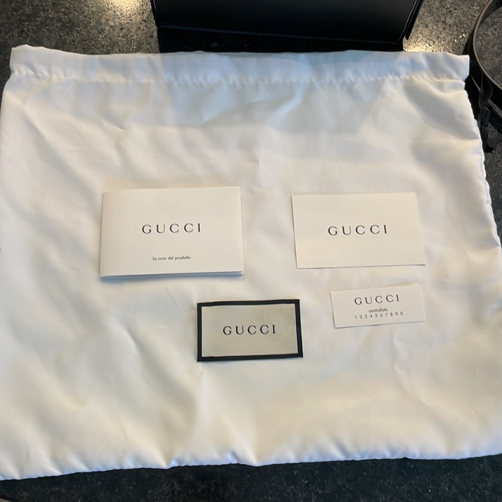 GUCCI GG Marmont Camera Crossbody Bag in Two Tone Black/White Chevron - Picture 11 of 15